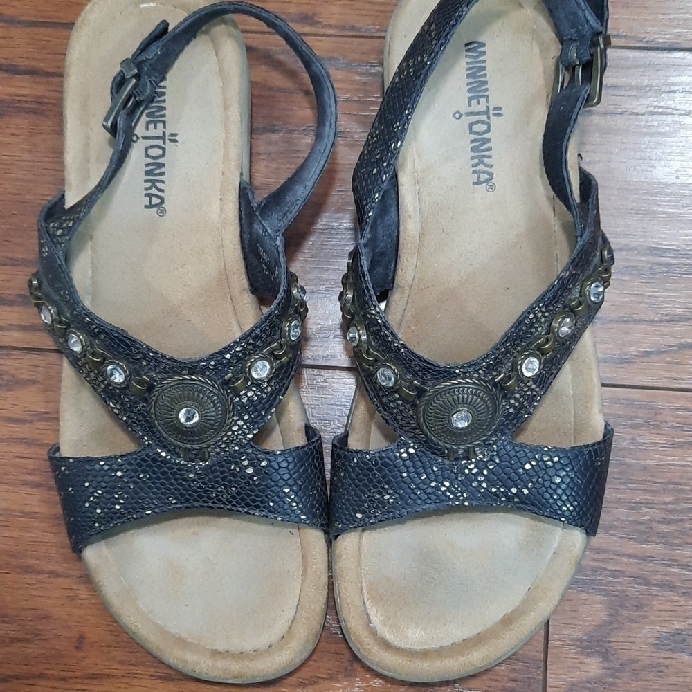 Minnetonka Selene Black Leather Sandals - Picture 4 of 6